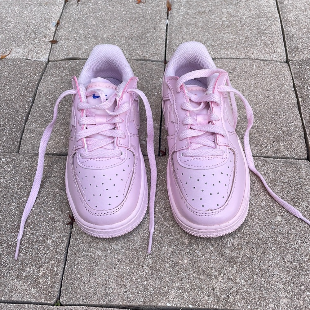 Very gently used pink Nike shoes size 11c